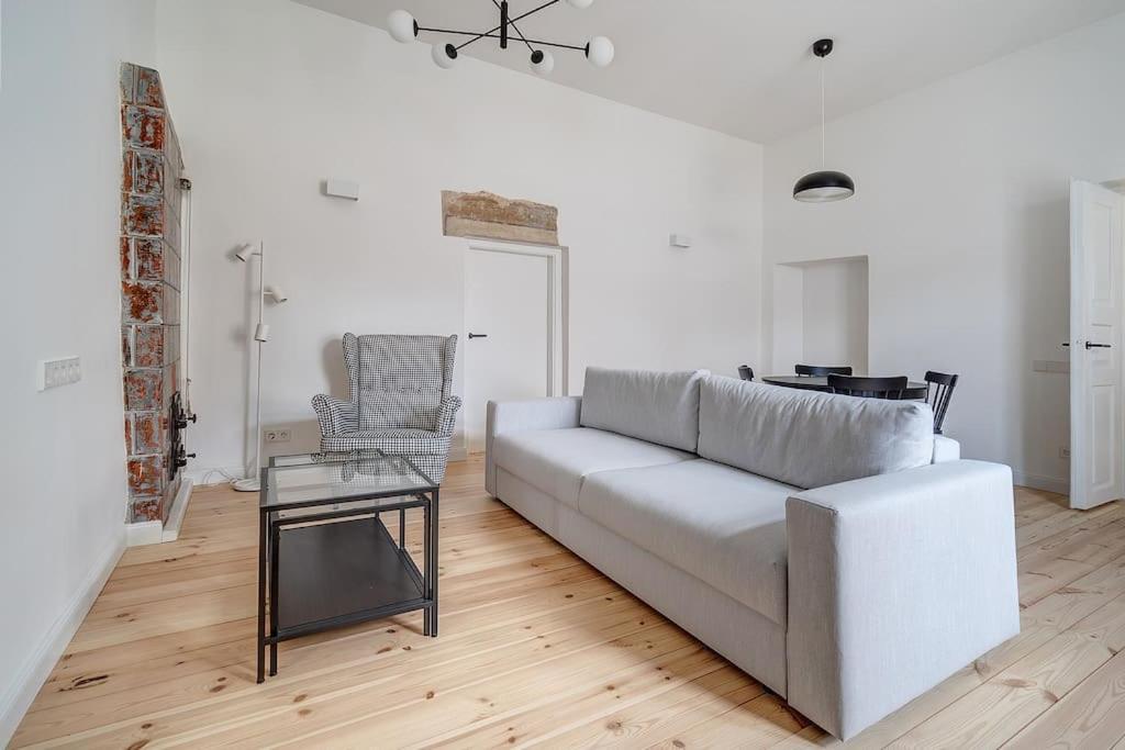 Spacious 2-Bedroom Flat In Old Town By Urban Rent Вильнюс Экстерьер фото