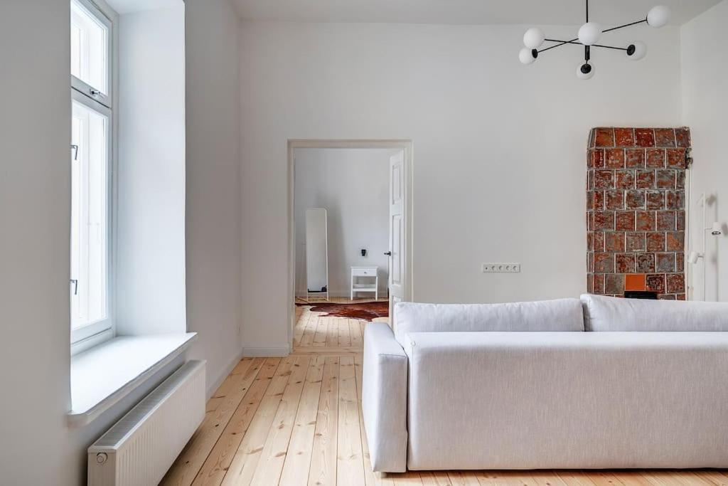 Spacious 2-Bedroom Flat In Old Town By Urban Rent Вильнюс Экстерьер фото