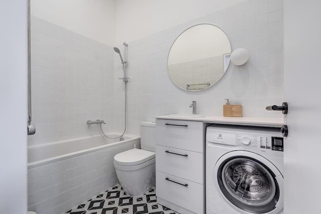 Spacious 2-Bedroom Flat In Old Town By Urban Rent Вильнюс Экстерьер фото