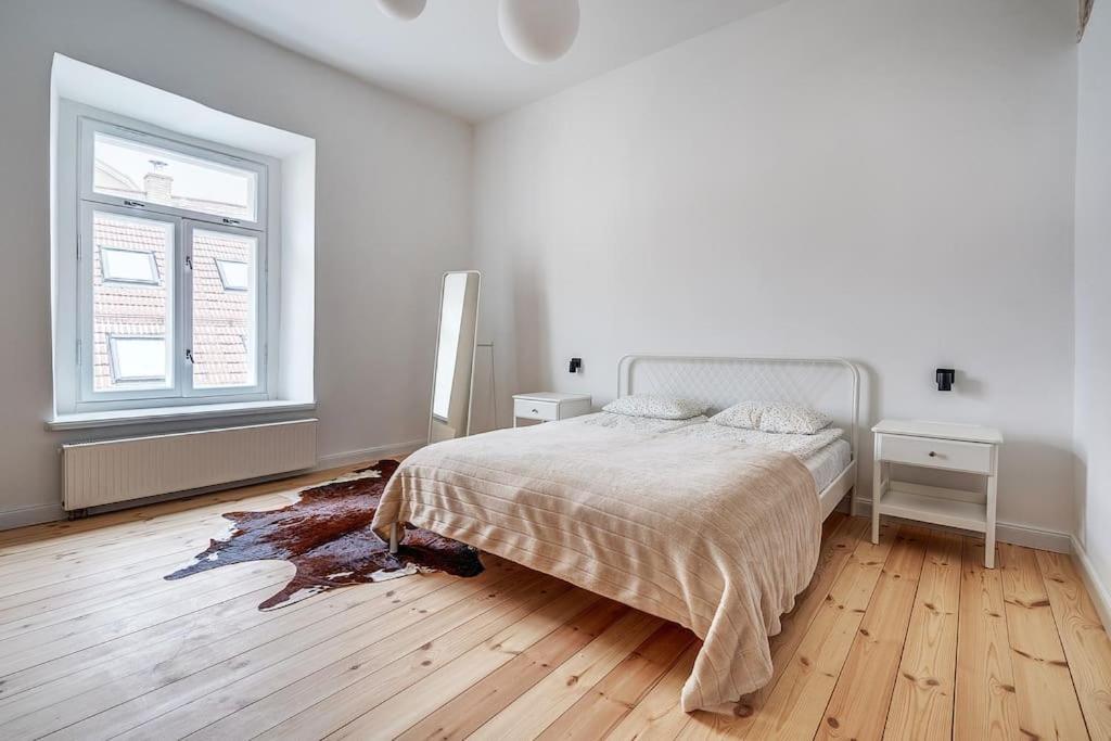 Spacious 2-Bedroom Flat In Old Town By Urban Rent Вильнюс Экстерьер фото