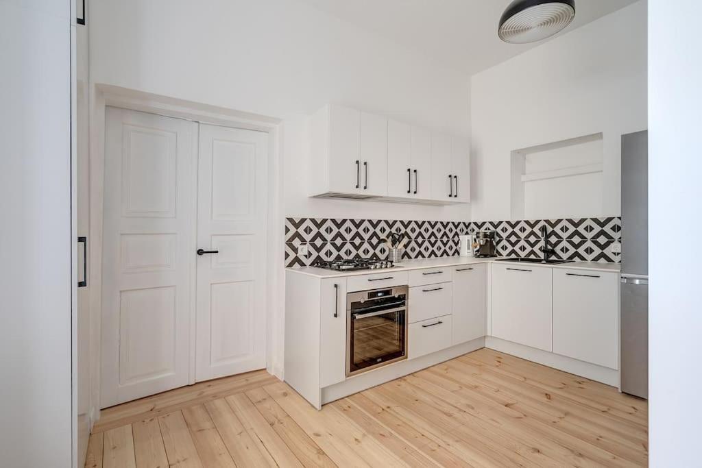 Spacious 2-Bedroom Flat In Old Town By Urban Rent Вильнюс Экстерьер фото