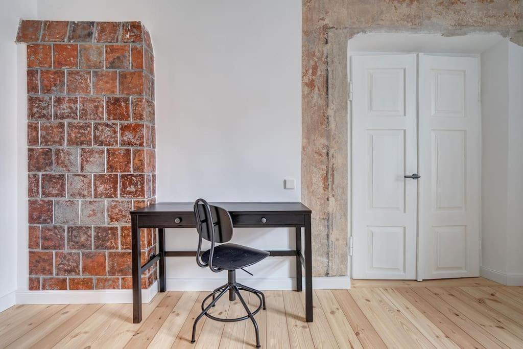 Spacious 2-Bedroom Flat In Old Town By Urban Rent Вильнюс Экстерьер фото